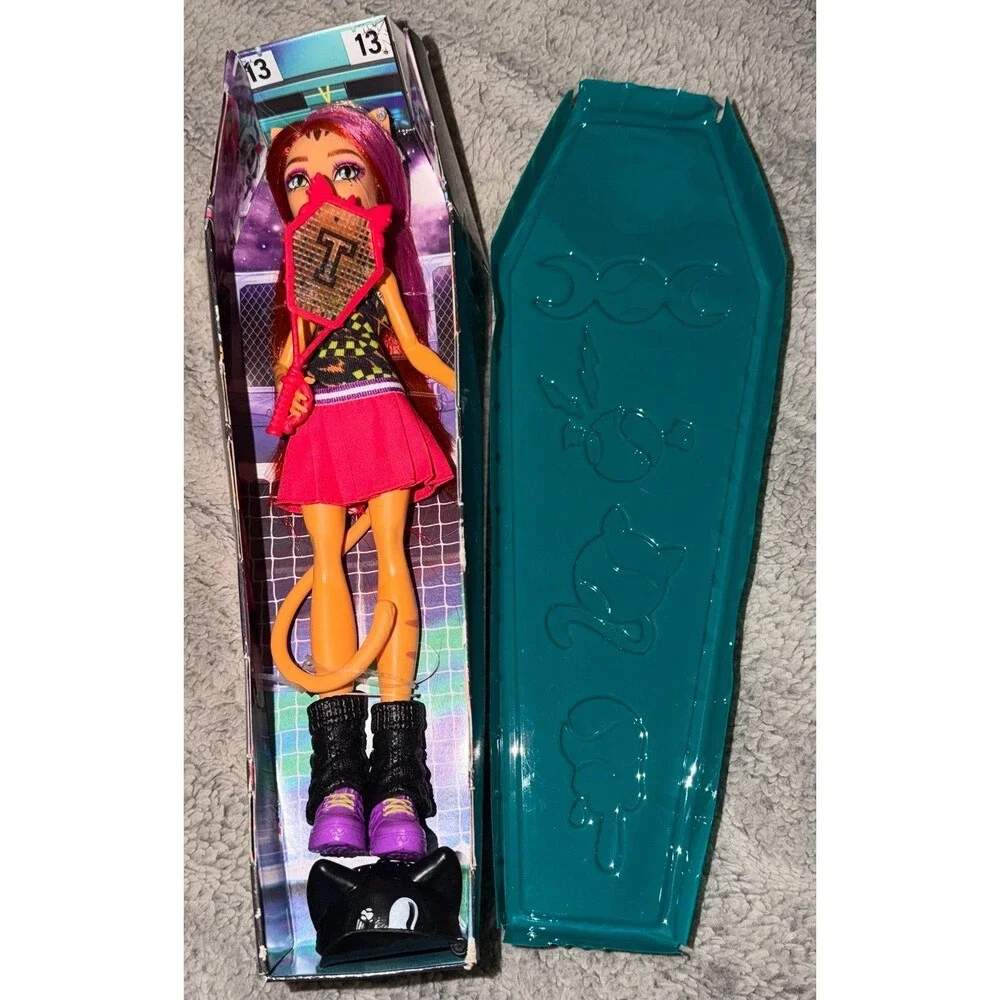 Monster High Buried Secrets Courtside Fang-Out Toralei Stripe Doll